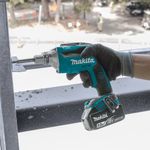 Atornillador-1-4--Hexagonal-Inalambrico-18V-DFS452Z-Makita